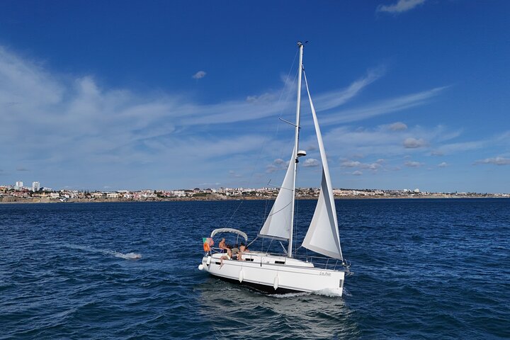 Sailing experience in Cascais
