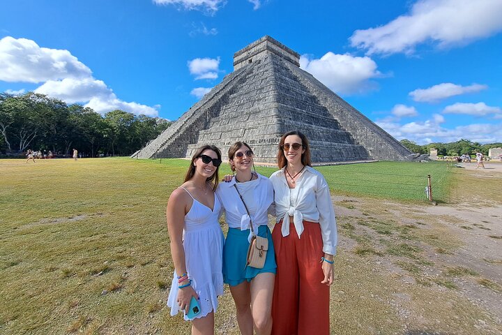Guided tour in Chichen Itza and 3 cenotes from Valladolid