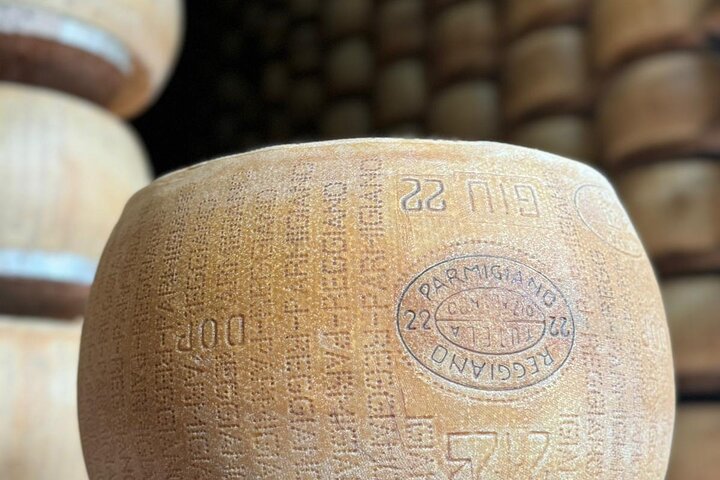 From Reggio Emilia AV Mediopadana to cheese ham balsamic vinegar