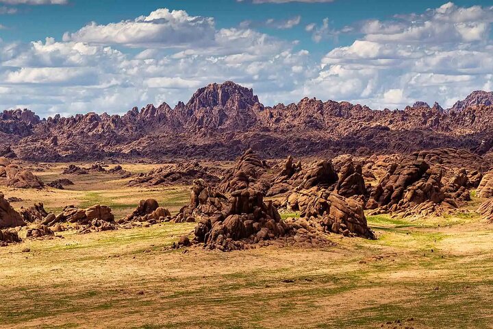 Gobi tour Mongolia with dinosaur fossils