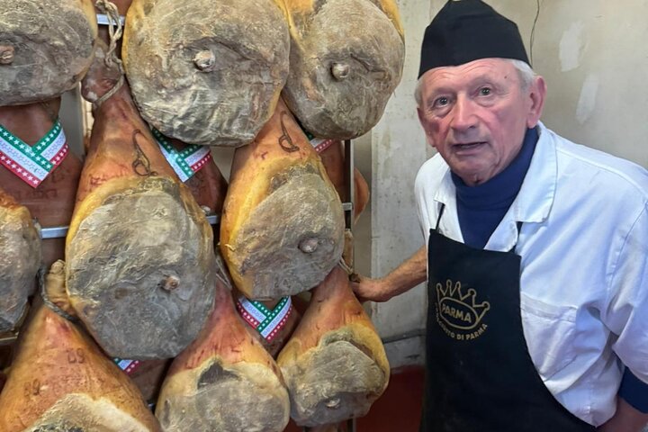 From Reggio Emilia AV Mediopadana to cheese ham balsamic vinegar