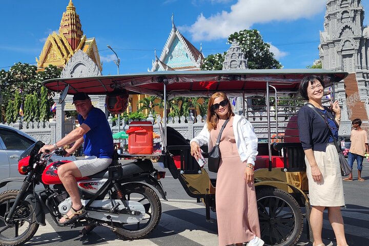Visit 11 Places in One Day including S21 & Killing Field