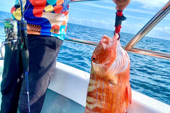 Semporna: Shallow or Deep Sea Fishing Tours with Guide