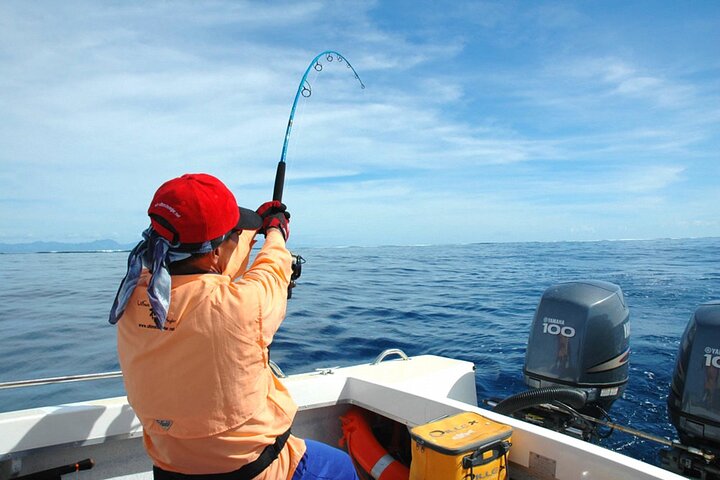 Semporna: Shallow or Deep Sea Fishing Tours with Guide