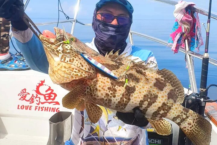 Semporna: Shallow or Deep Sea Fishing Tours with Guide