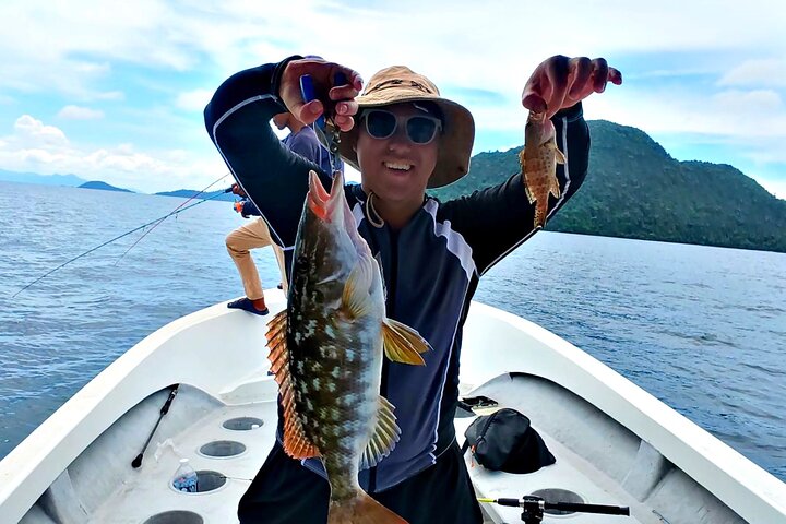 Semporna: Shallow or Deep Sea Fishing Tours with Guide