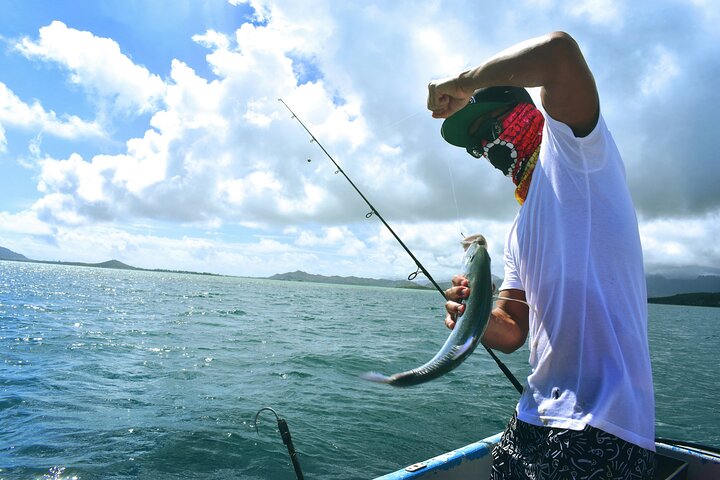 Semporna: Shallow or Deep Sea Fishing Tours with Guide