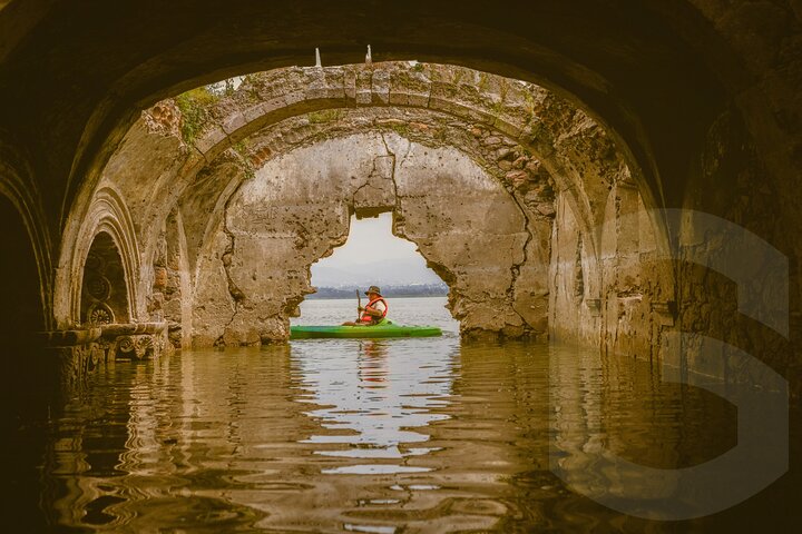 Kayak Adventure to the Sunken Temple From Guanajuato