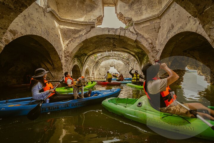 Kayak Adventure to the Sunken Temple From Guanajuato