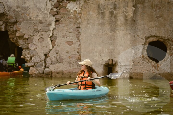 Kayak Adventure to the Sunken Temple From Guanajuato