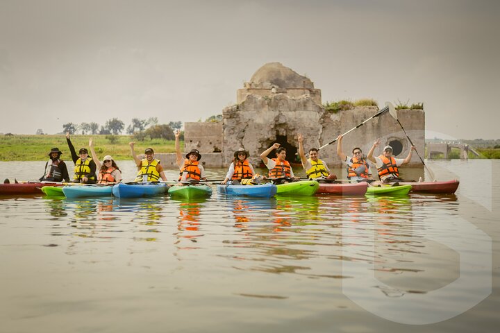 Kayak Adventure to the Sunken Temple From Guanajuato