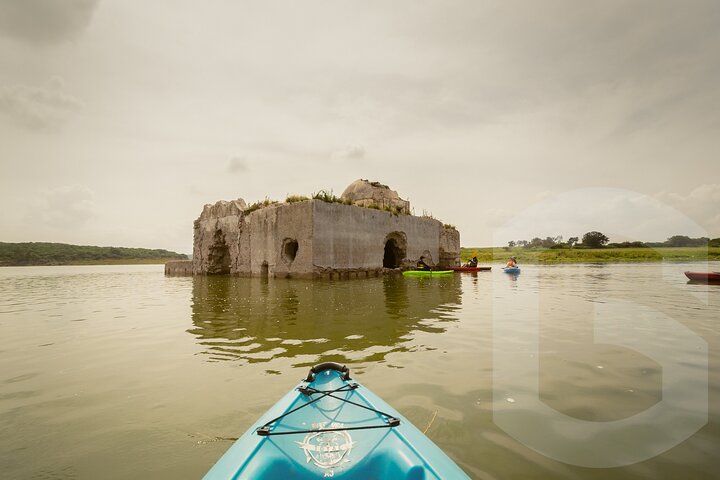 Kayak Adventure to the Sunken Temple From Guanajuato