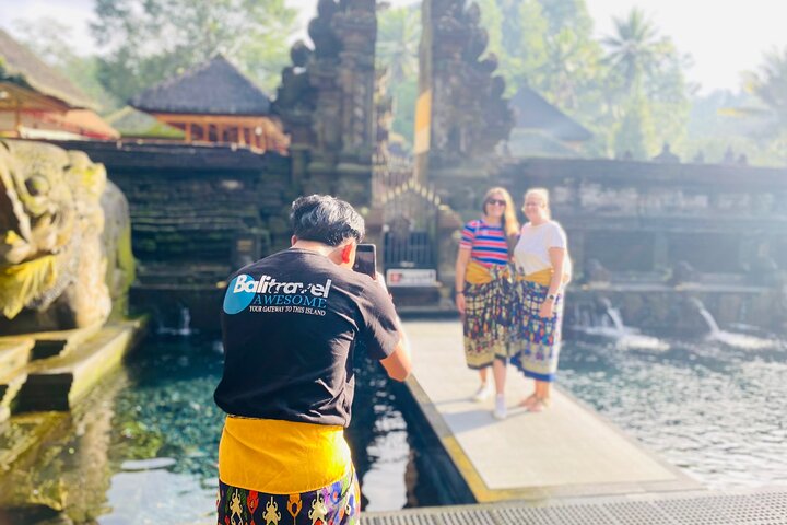 Ubud Private Tour: Waterfalls, Temple and Rice Terraces Swing