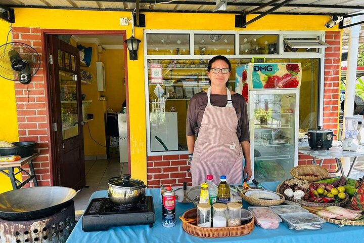 Traditional Sabah Cooking Class and Taste Local Flavors