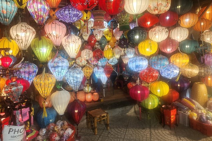 Hoi An Night Market with Hoi an walking Tour , Colourful Lanterns, Boat Ride