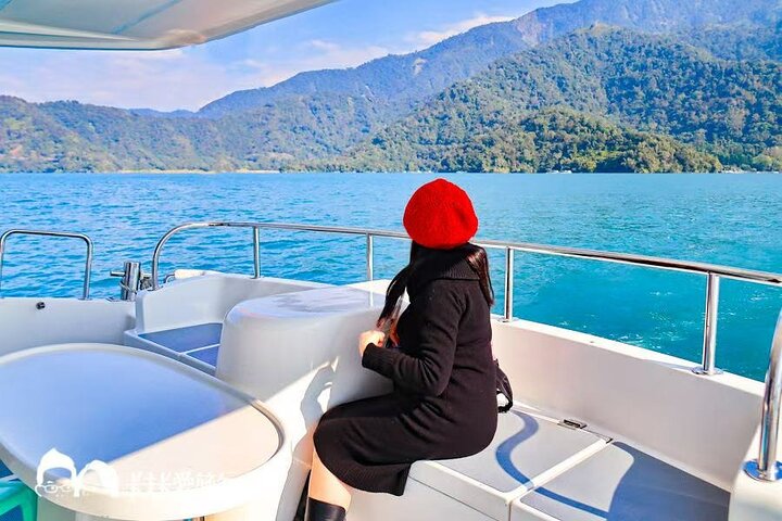 Reflections in Motion Sun Moon Lake Adventure