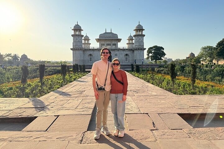 Taj Mahal and Agra Private Car Tour from Delhi with 5* Lunch