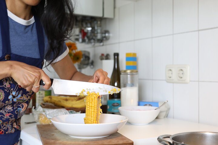 Private Farmers Market Tour and Home Cooking Class in Cologne