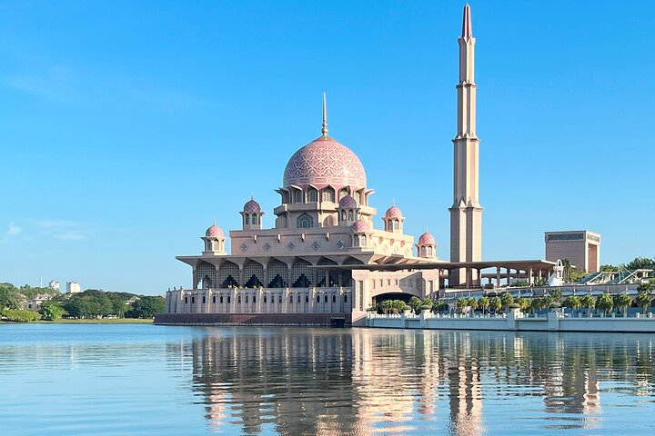 From Singapore: Private Kuala Lumpur / Malacca tour + SKY DINING