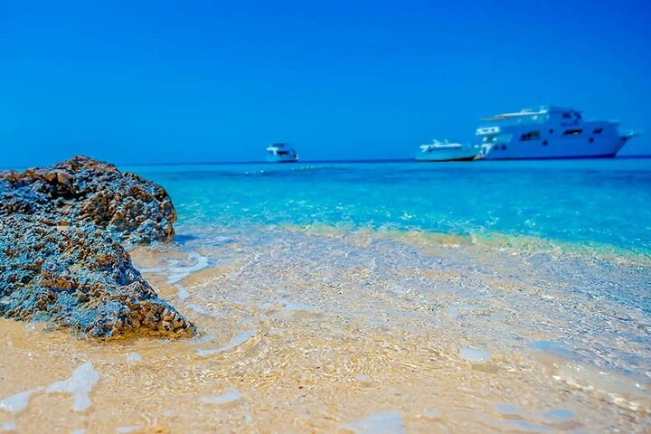 Luxury Cruise to Orange Bay and Hula Hula island Trip