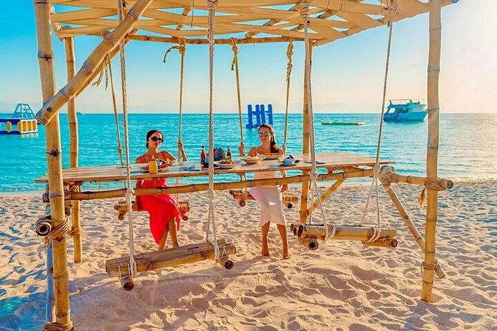Luxury Cruise to Orange Bay and Hula Hula island Trip