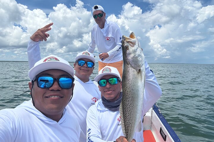 Private Fishing Tour in Holbox Island with Lunch and Pick up