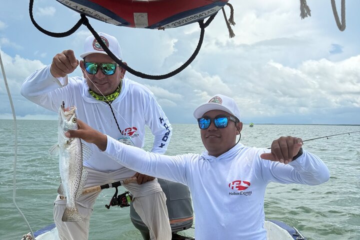 Private Fishing Tour in Holbox Island with Lunch and Pick up