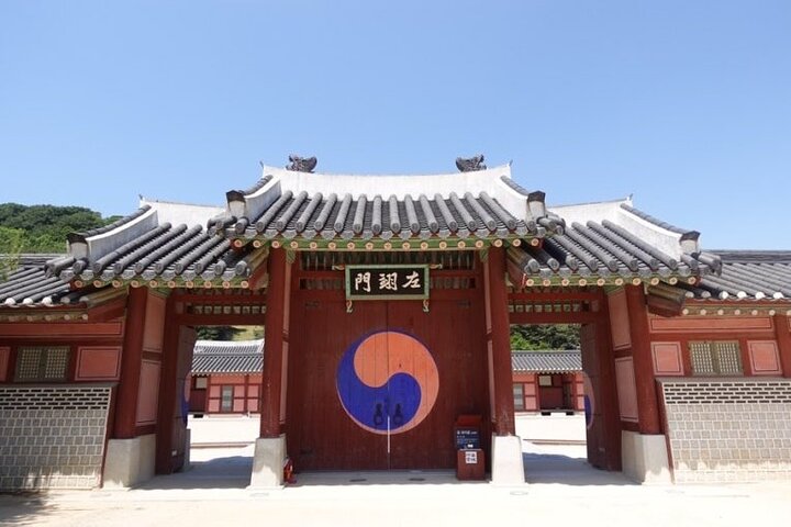 Suwon: Hwaseong Fortress/Folk Village/Starfield Library Tour