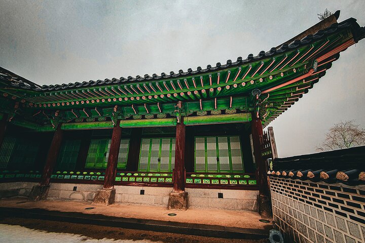 Suwon Fortress and Palace Tour with Optional Food Experience