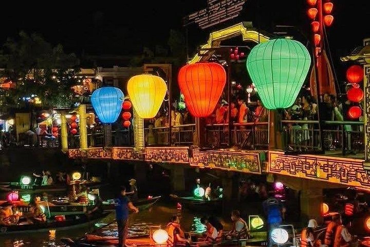 Hoi An Night Market with Hoi an walking Tour , Colourful Lanterns, Boat Ride