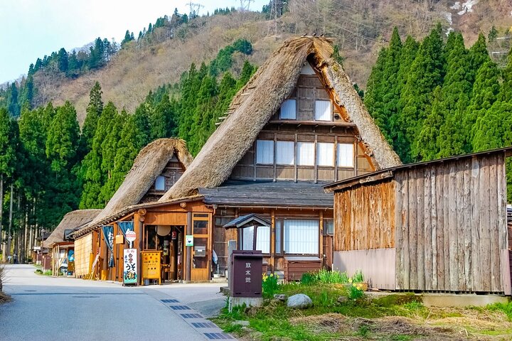 Takayama Explore Gokayama and Shirakawa go