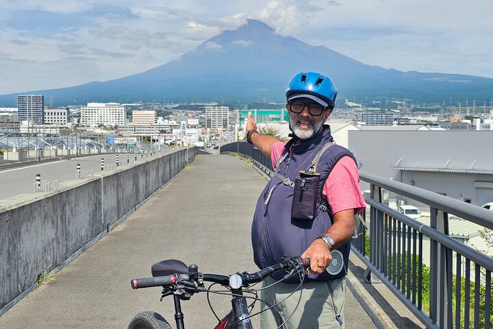 Mt. Fuji Private Guided E-Bike Tour : Fuji City