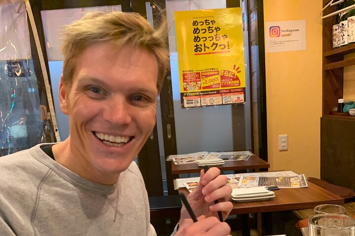 Shiga: Hikone Bar-Hopping Tour with Local Food and Drinks