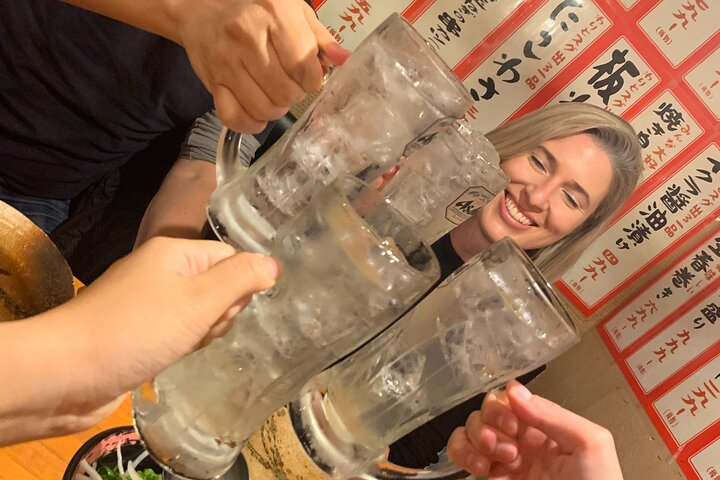 Shiga: Hikone Bar-Hopping Tour with Local Food and Drinks