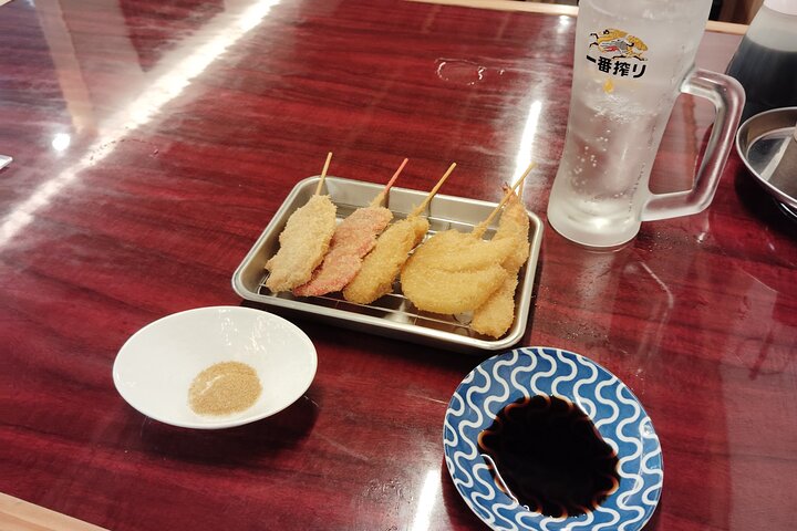 Shiga: Hikone Bar-Hopping Tour with Local Food and Drinks