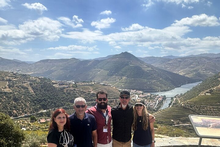 Douro Valley Premium Small-Group Tour: Wine, Lunch & Cruise