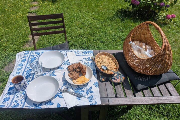 Private Farmers Market Tour and Home Cooking Class in Cologne