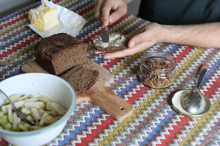 Private Farmers Market Tour and Home Cooking Class in Cologne