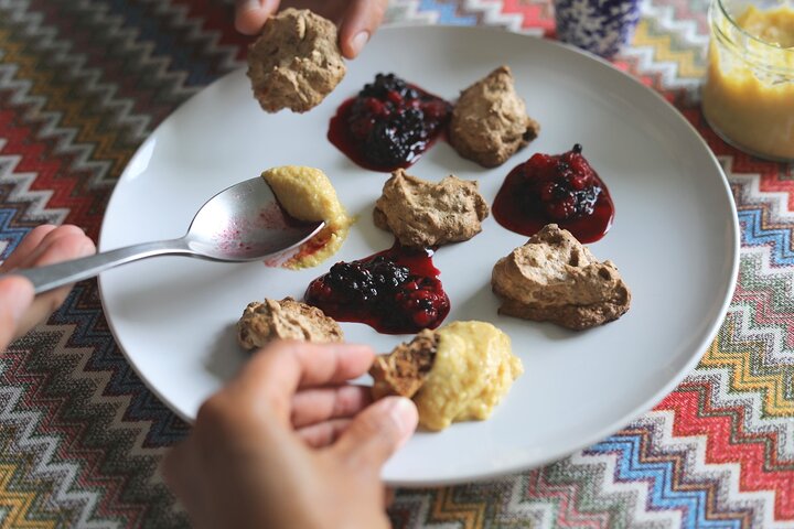 Private Farmers Market Tour and Home Cooking Class in Cologne