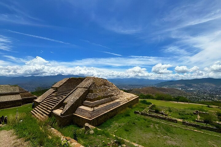Monte Alban, Ancestral Mezcal, Alebrijes and Black Mud Tour