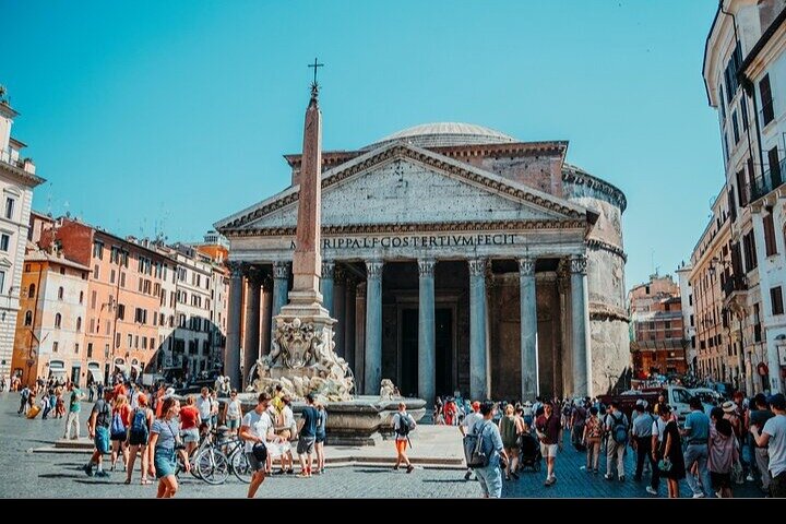 Skip the line with exclusive entrance to the Pantheon