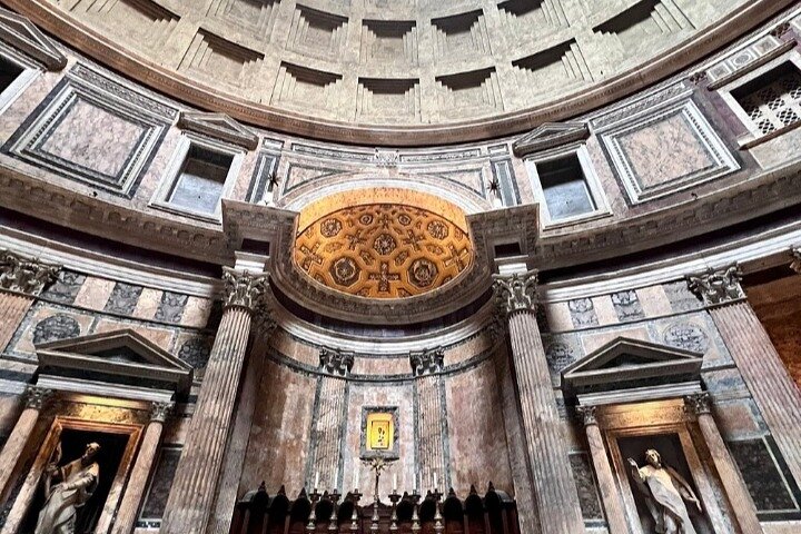 Skip the line with exclusive entrance to the Pantheon