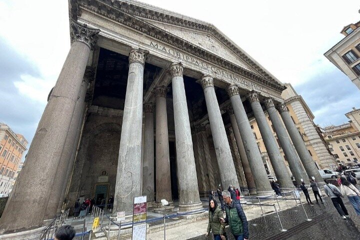 Skip the line with exclusive entrance to the Pantheon