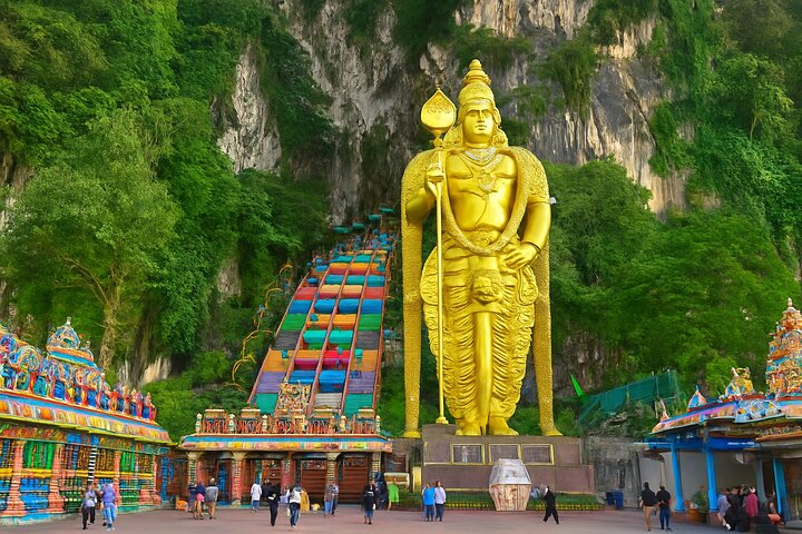 Kuala Lumpur City Tour with Petronas Twin Towers & Batu Caves