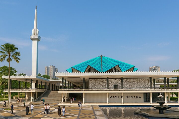 Kuala Lumpur City Tour with Petronas Twin Towers & Batu Caves