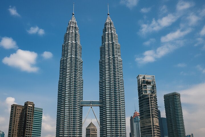 Kuala Lumpur City Tour with Petronas Twin Towers & Batu Caves