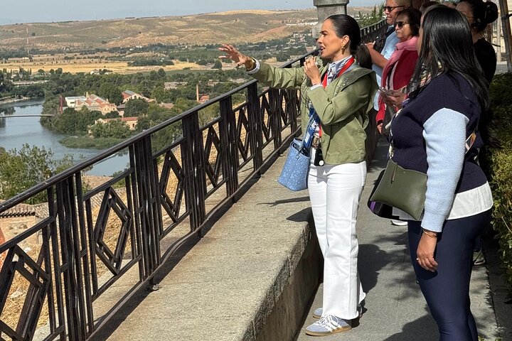 Private tour in Toledo with train station pick-up and panoramic taxi tour