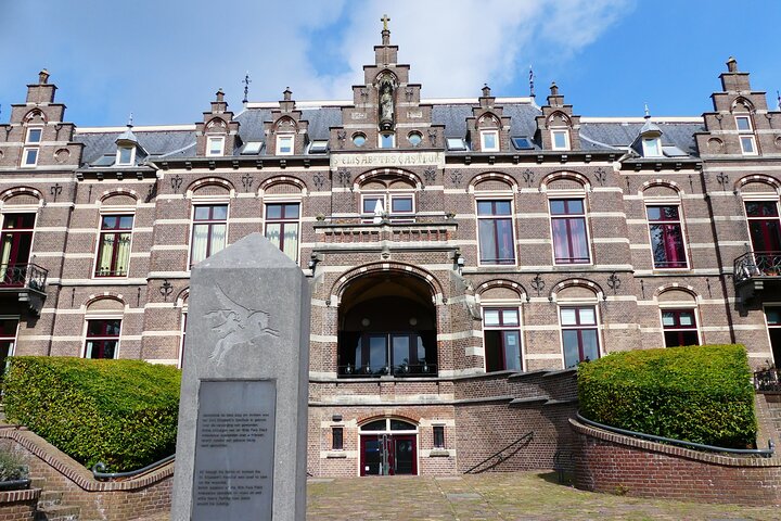 Private Guided Battle of Arnhem Tour group bookings 4 to 8 people