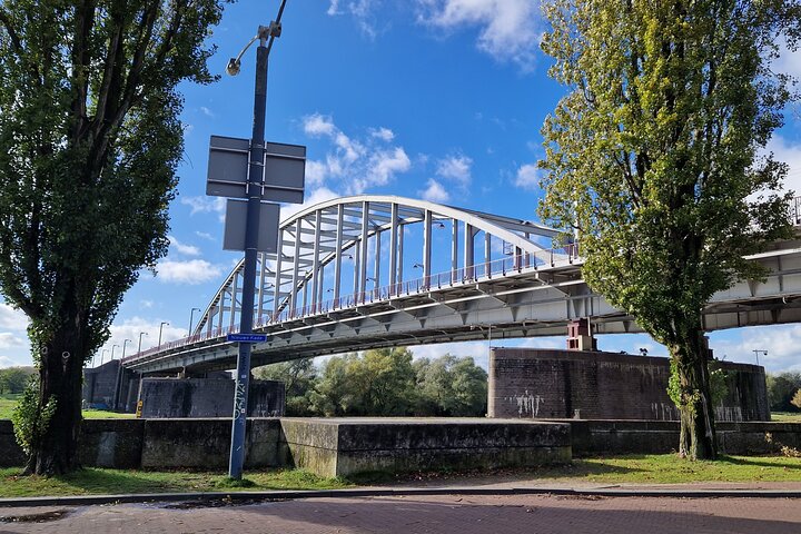 Private Guided Battle of Arnhem Tour group bookings 4 to 8 people