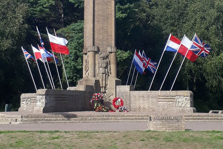 Private Guided Battle of Arnhem Tour group bookings 4 to 8 people